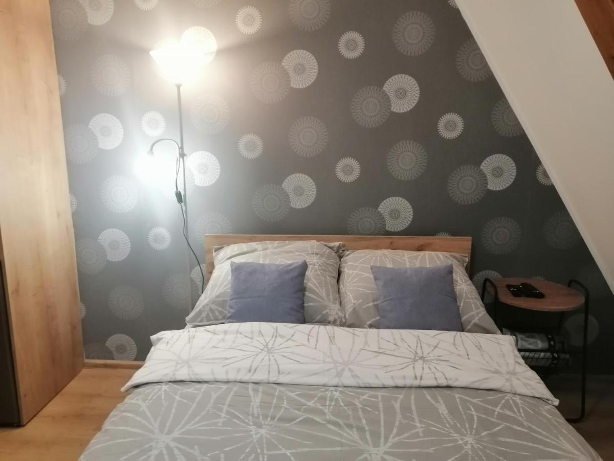 Pokoje Goscinne Przy Lesie Pobiedna Buitenkant foto
